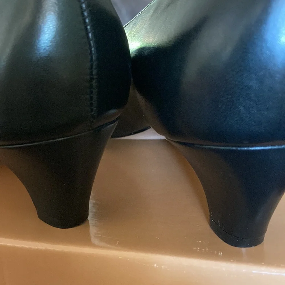 NEW Trotters Pump Size 8 BLACK - Picture 3 of 6